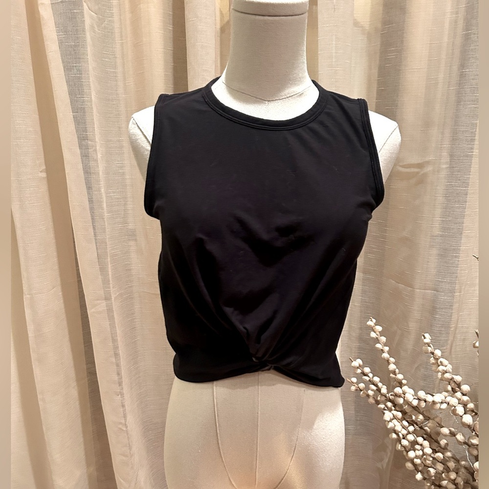 Lululemon prima cotton black front knot Sz 4 crop short